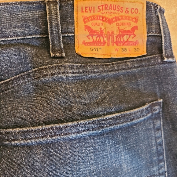 Levi Strauss 541 Medium Wash 38x30 - Picture 4 of 5